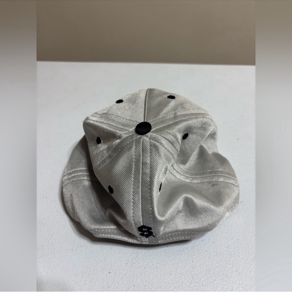 Rare Supreme Silver Cap 5 Panel Metallic
Logo Streetwear - Picture 9 of 13